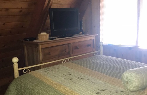 Lake Almanor Country Club Cabin | Beautiful Lakefront Cabin June through October only
