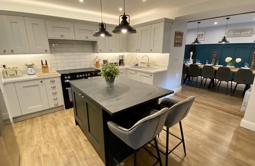 Lampeter House | Beautiful Large Country Barn Conversion Hot Tub, Pool, BBQ Hut, Large Grounds