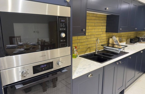 Llandysul House | Beautiful River view with Sauna