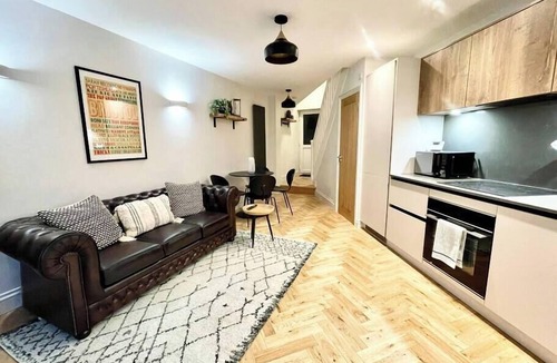 Bristol Apartment | Beautiful Two Storey Apartment in City Centre- 1