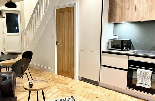 Bristol Apartment | Beautiful Two Storey Apartment in City Centre- 1