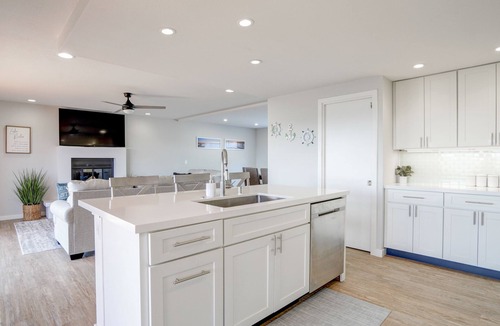 Upper Lake House | Beautiful waterfront Lakehouse w/stunning sunset views!