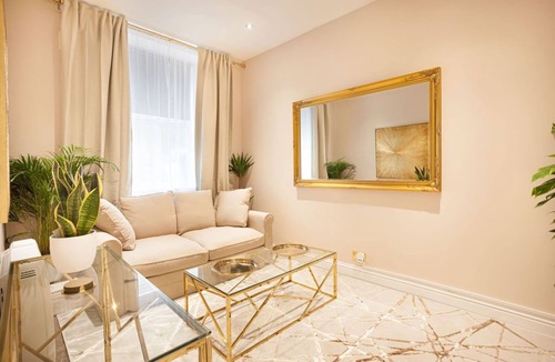 The Cultural Quarter Apartment | Beautifully Decorated Centrally Located 2 bed Flat