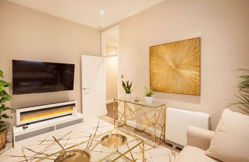 The Cultural Quarter Apartment | Beautifully Decorated Centrally Located 2 bed Flat