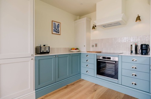 Quedgeley Cottage | Beautifully presented holiday home in the Cotswolds with amazing views - The Tractor Shed