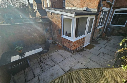 Oadby House | Bee Accommodations - Leicester Home