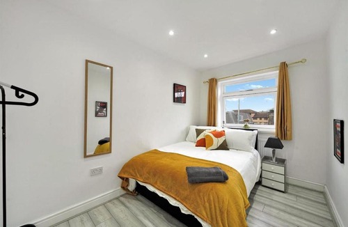 Belvedere Apartment | Belvedere 4-Bed Apt Sleeps 9 with Parking