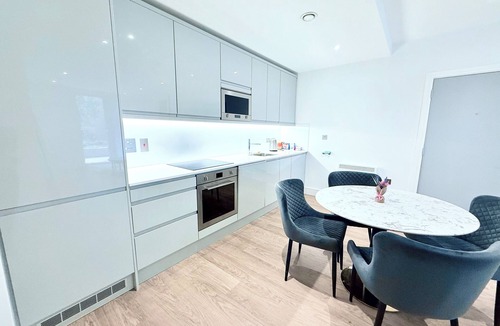 Gay Village Apartment | Birmingham Central Modern Stay at Chinese Square Free WiFi