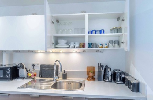 Bordesley Apartment | Birmingham | Free Parking | Long Stay Discounts