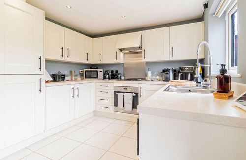 Birmingham House | Birmingham Stay Free Parking for Families Travellers Professionals M6