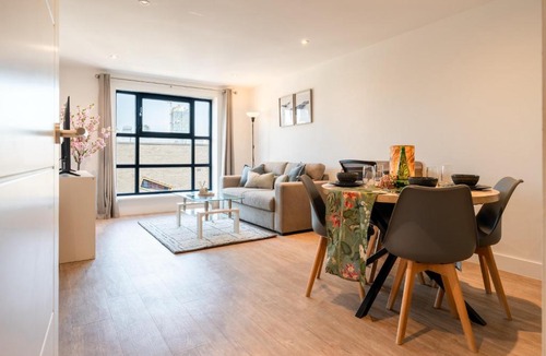 Bordesley Apartment | Birmingham Stunning Sky View Apartment - Parking - O2 - City