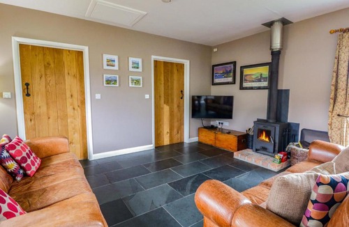 Carmarthen House | Blaenffynnon Bach