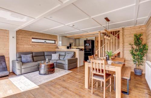 Wallingford House | Bluebell Lodge