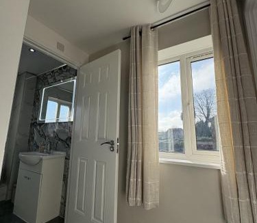 Holbrooks Apartment | Blueberry Bliss - Free Parking - Free Wifi