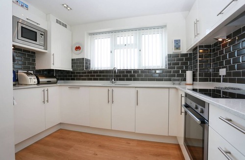 Southbourne Apartment | BOURNECOAST: MODERN APARTMENT WITH BALCONY AND BREATH-TAKING SEA VIEWS - FM6180