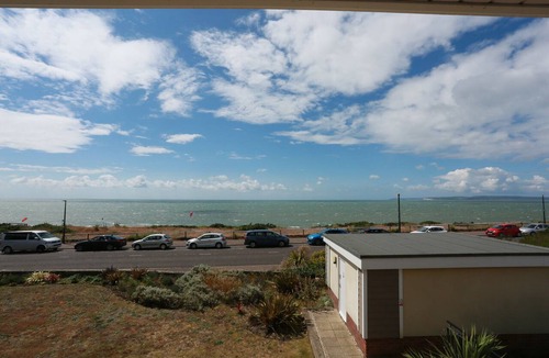 Southbourne Apartment | BOURNECOAST: MODERN APARTMENT WITH BALCONY AND BREATH-TAKING SEA VIEWS - FM6180