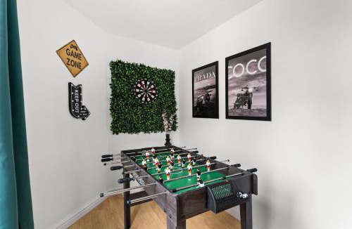 Southville Apartment | Boutique Bristol Abode - Games Room