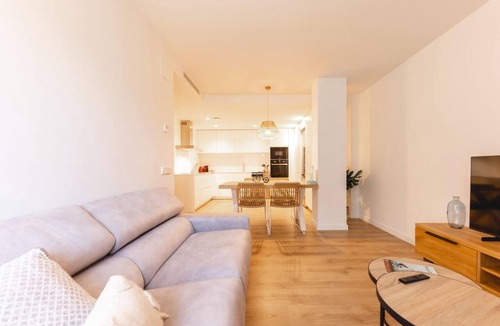 el Mercadal Apartment | Bravissimo Sirenes, 2-bedroom apartment in central Girona