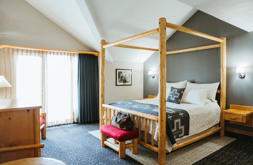 Banff Hotel | Brewster Mountain Lodge