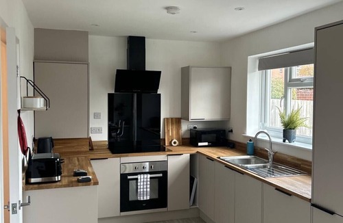 Caversham House | Briants, for Families & Contractors - Free Parking