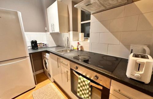 Island Gardens Apartment | Bright 1-Bed 3rd Floor Near DLR Canary Wharf