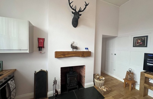 Langwathby Cottage | Bright and spacious 1 bedroom apartment dog friendly & unique with free parking and 22kw EV charger near Lakes One for Instagram!