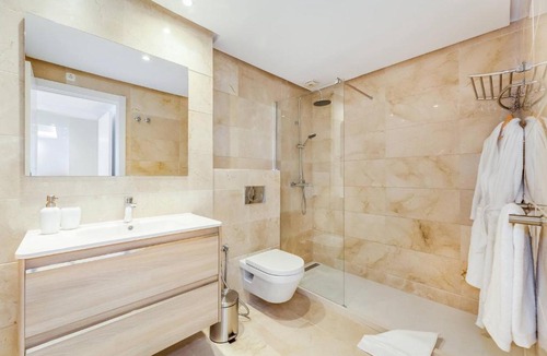 Puerto Banus Apartment | Bright apartment in the heart of Puerto Banus