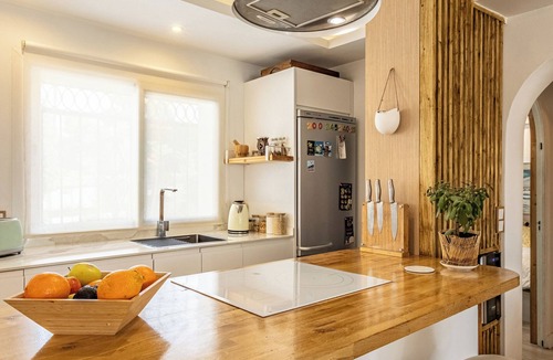 El Paraiso Apartment | Bright apartment with private rooftop in El Paraíso