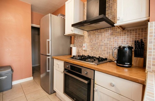 Manchester City Centre Apartment | Bright central 3-bedroom base for 6 with Wi-Fi