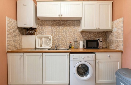 Manchester City Centre Apartment | Bright central 3-bedroom base for 6 with Wi-Fi