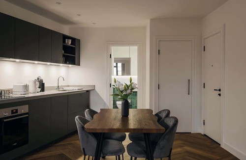 The Westside Apartment | Bright & Contemporary 1BED Apartment in Birmingham