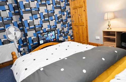 Birmingham House | Bright Double Room with Fast Wi-Fi Near Birmingham City Centre
