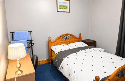 Birmingham House | Bright Double Room with Fast Wi-Fi Near Birmingham City Centre