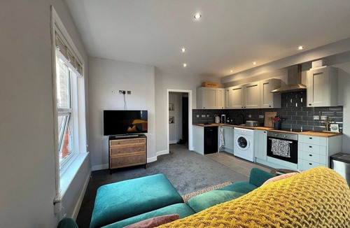 Wimborne Apartment | Bright, first floor, one bedroom flat in Wimborne.