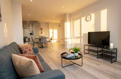 Bordesley Apartment | Bright & Stylish Central Birmingham 2 Bed Flat