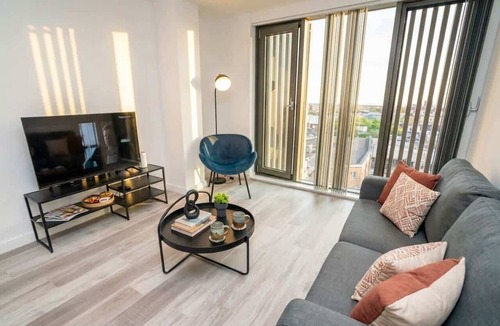 Bordesley Apartment | Bright & Stylish Central Birmingham 2 Bed Flat