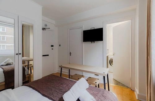 Brompton & Hans Town Apartment | Bright Stylish Studio in South Kensington!