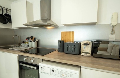 The Cultural Quarter Condo | Brighton Coastal Bliss - 3 bedroom Ap