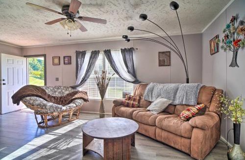 Mohawk House | Bring Your Pets! Midway Abode with Yard and Fire Pit