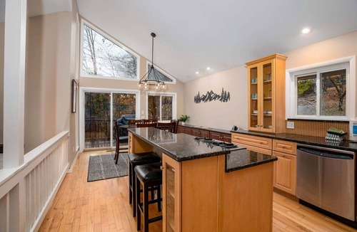 Basye House | Bryce Ascent - ski slope & golf course mtn views!