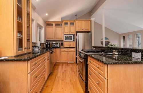 Basye House | Bryce Ascent - ski slope & golf course mtn views!