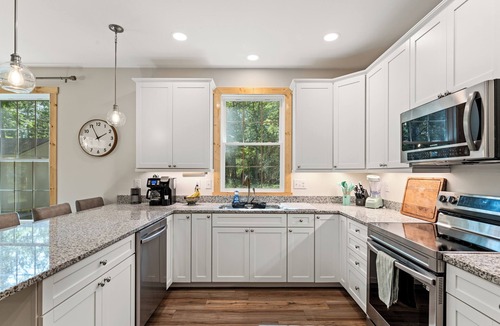 Basye House | Bryce Resort : Modern Lux, Hot Tub, Fire Pit, Mountain Views, and EV : New Home
