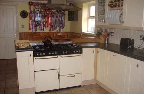 Cross Hands Bed & Breakfast | Bryncoch