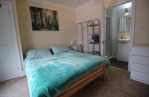 Cross Hands Bed & Breakfast | Bryncoch