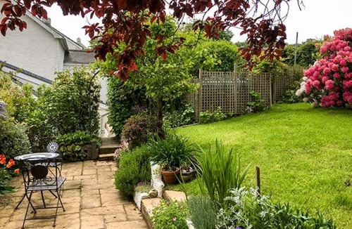 Llandyssiliogogo House | Brynsiloh