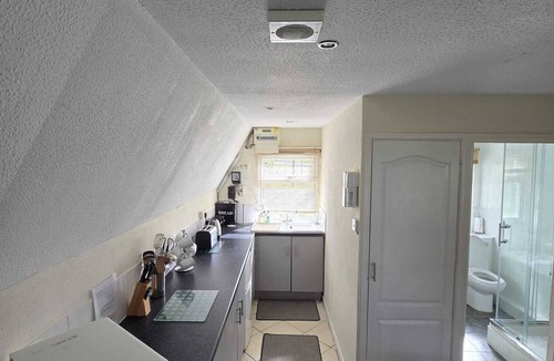 Kilkhampton Cabin | Bude 2 bed detached holiday lodge sleeps 5, kilkhampton Cornwall dog welcome .