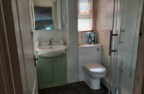 Kilkhampton Cabin | Bude 2 bed detached holiday lodge sleeps 5, kilkhampton Cornwall dog welcome .