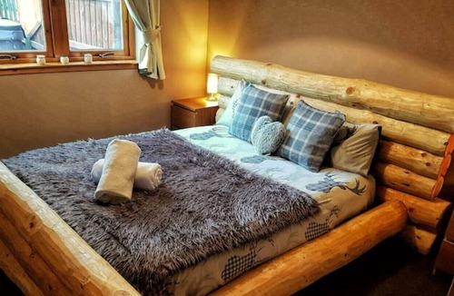 Aviemore House | Bungalow in aviemore with hot tub. 4.9🌟 rating with over 250 reviews