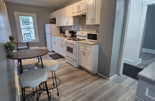 South Hackensack Apartment | Bus | Train 2 NYC | Spacious 4BR (SH)