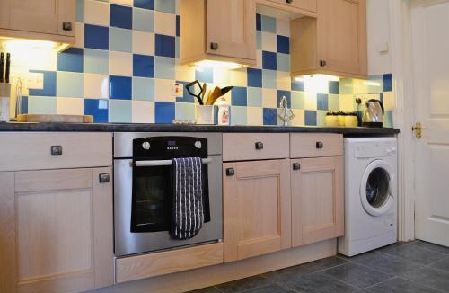 Carmarthen House | Bwthyn Bach - 29177